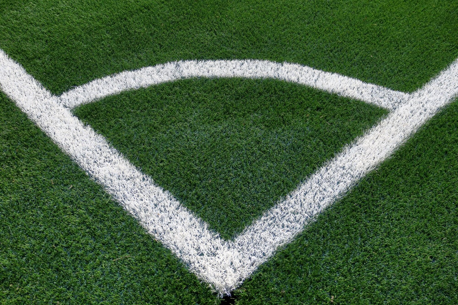 4 Benefits Of Artificial Turf Grass vs Real Grass