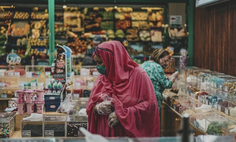 indícame el camino a la tienda de alimentos más cercana