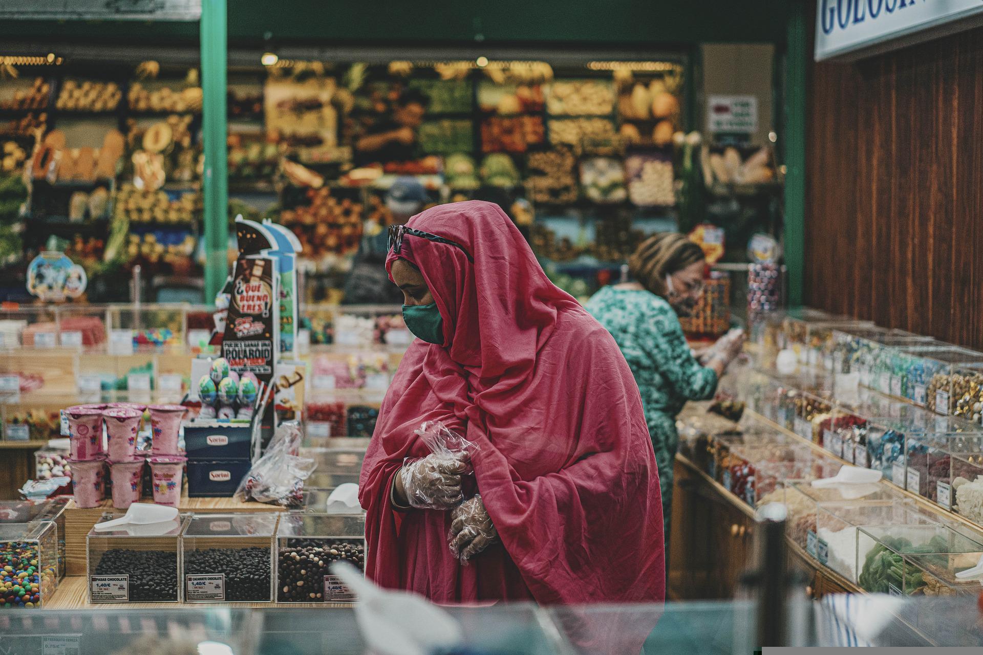 indícame el camino a la tienda de alimentos más cercana